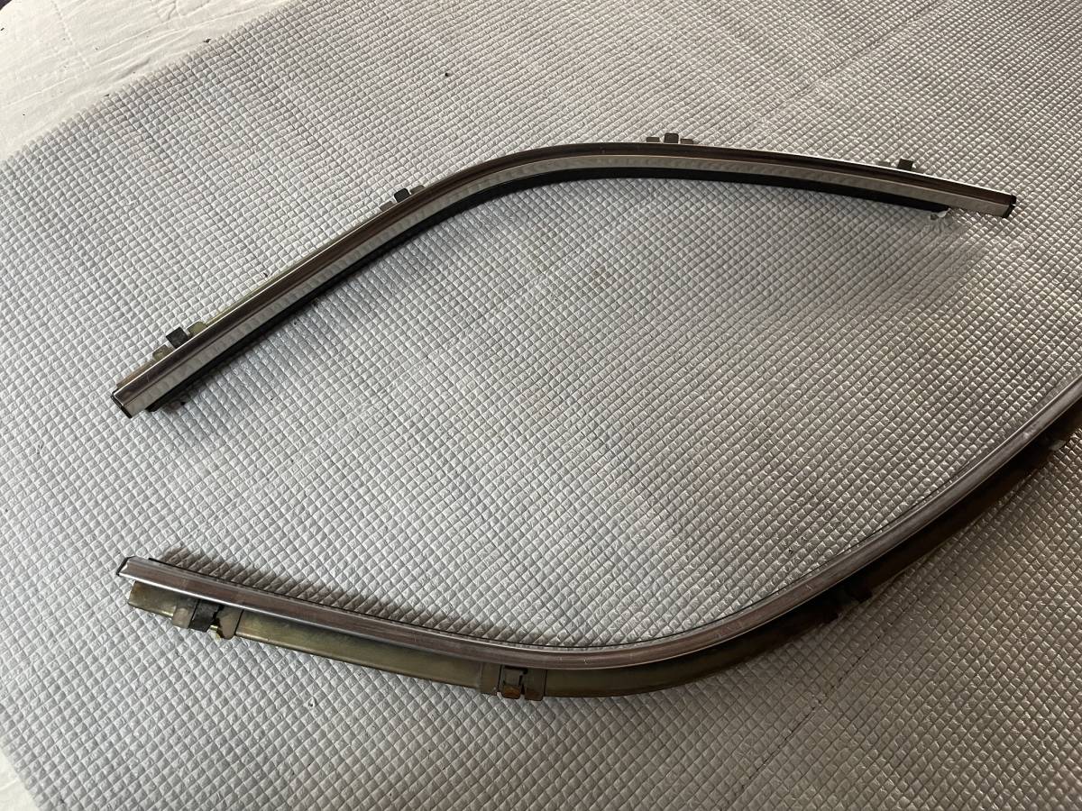 ガラスモール　ケンメリ2ドア用　ハコスカ・ヨンメリ。ブタケツ・ｓ30ｚ純正部品・当時物レア物