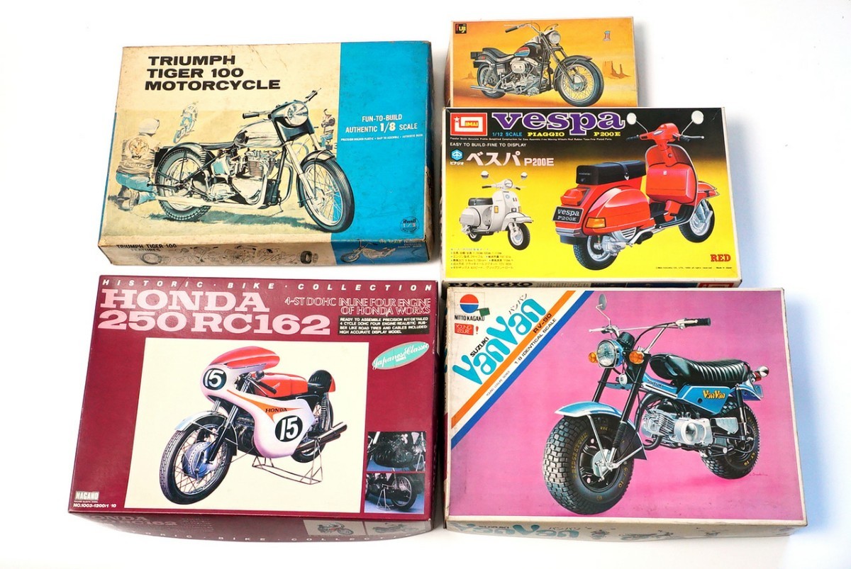 TRIUMPH.HARLEY.HONDA.SUZUKI.Vespa おまけ車1台