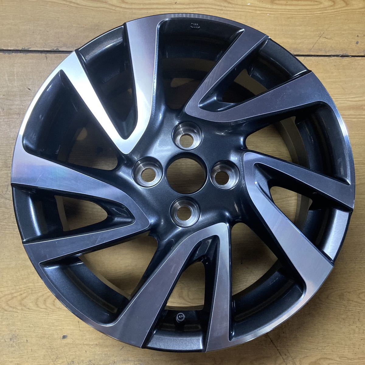 C072 トヨタ アクア純正 6J 16インチ 4H 100 +50 1本 TOYOTA AQUA 新型 MXPK 補修 中古アルミホイール トヨタ アクア 16インチ NANOENERGY TOYO ホイール（リム径（インチ）16）の通販