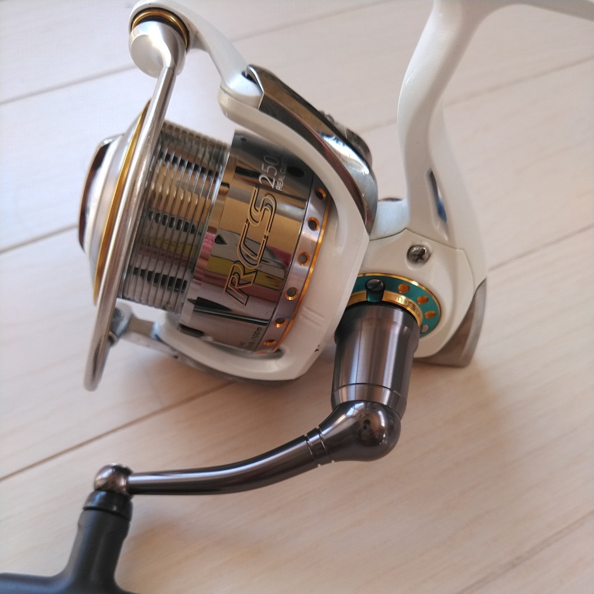 Daiwa Emeraldas 2506PE リール 本体 リーダーおまけ付き Daiwa