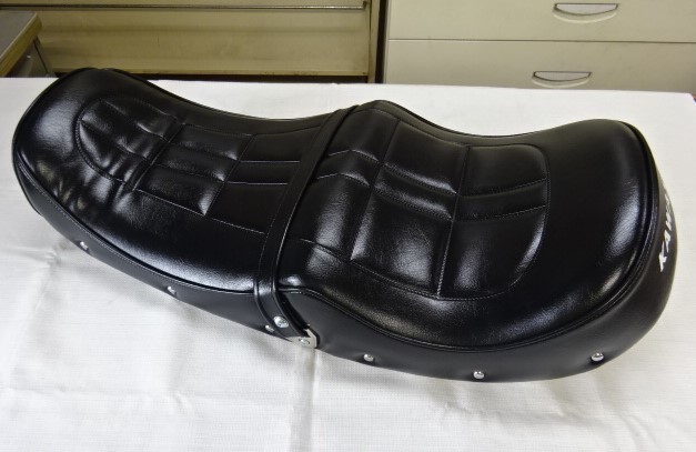 新品ゼファー750黒艶ダブルアンコ抜きシートZ1Z2純正パターン