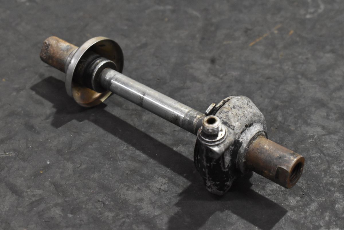 K552 当時物 純正 350SS フロントアクスルシャフト メーターギア 0039 検) 250SS S2 S1 S3 KH マッハ