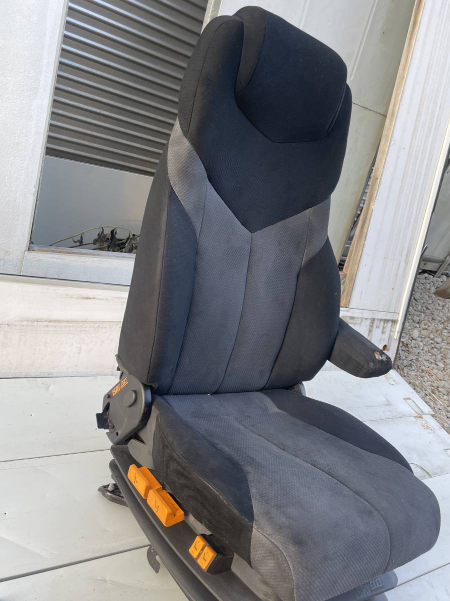 プロフィア 日野 ドライバーシート 座席 シート 右 運転座席側 Rei130