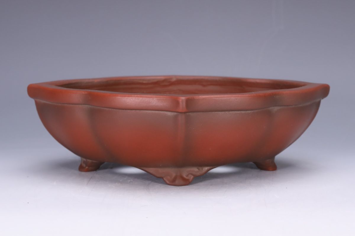 【石井盆栽】内閣総理大臣賞受賞作家 平田美芸作「美芸朱泥切立雲足剣木瓜式鉢」泥味最高 土目抜群 精巧な成形 間口約16.4cm[Y2023090906]