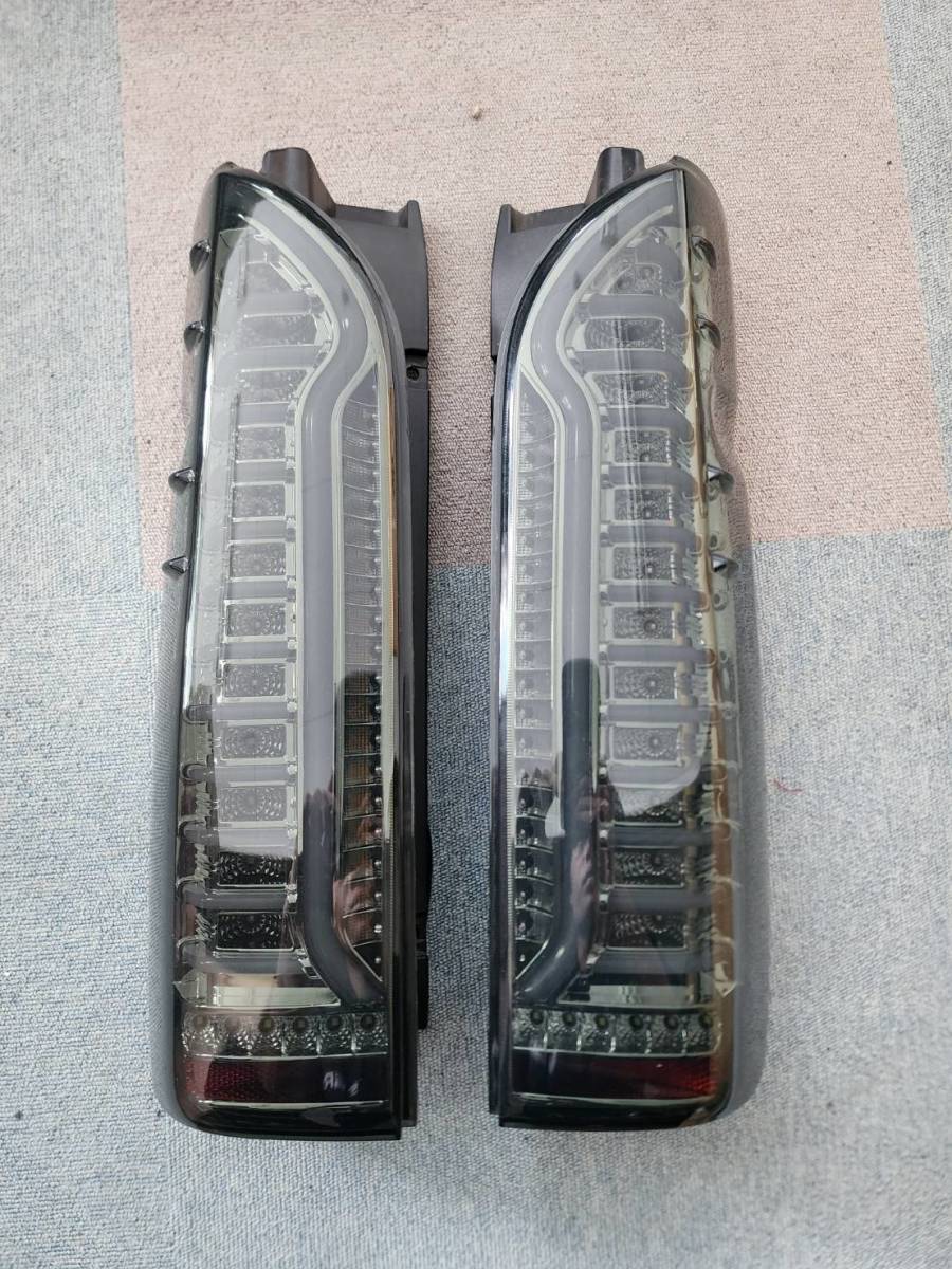 200系ハイエースレジアスエース 社外テールランプ 1型～現行型用