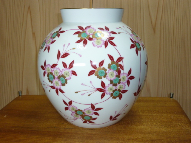 オールド香蘭社　レア陶印ロゴ金線　木蓮紋染付赤瑠璃金彩花瓶・飾り壺 オールド香蘭社 レア陶印ロゴ金線 木蓮紋染付赤瑠璃金彩花瓶・飾り壺