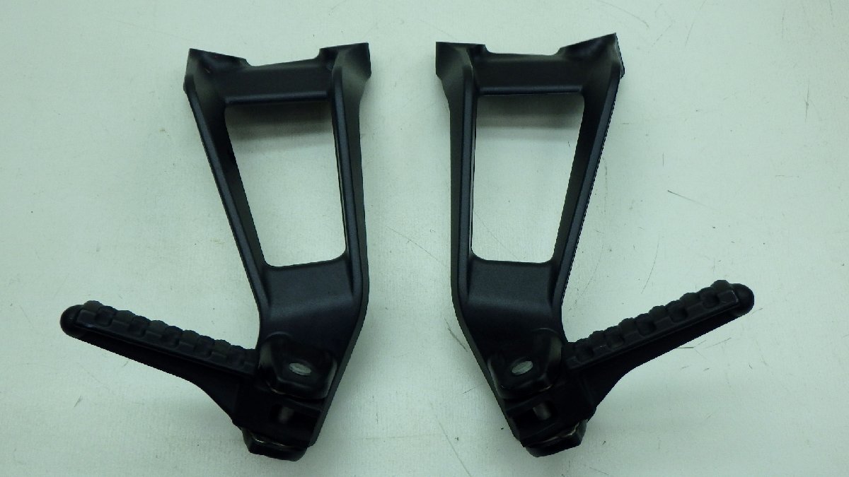 A899 KTM1290SUPERDUKE R タンデムステップ左右　スーパーデュークＲ