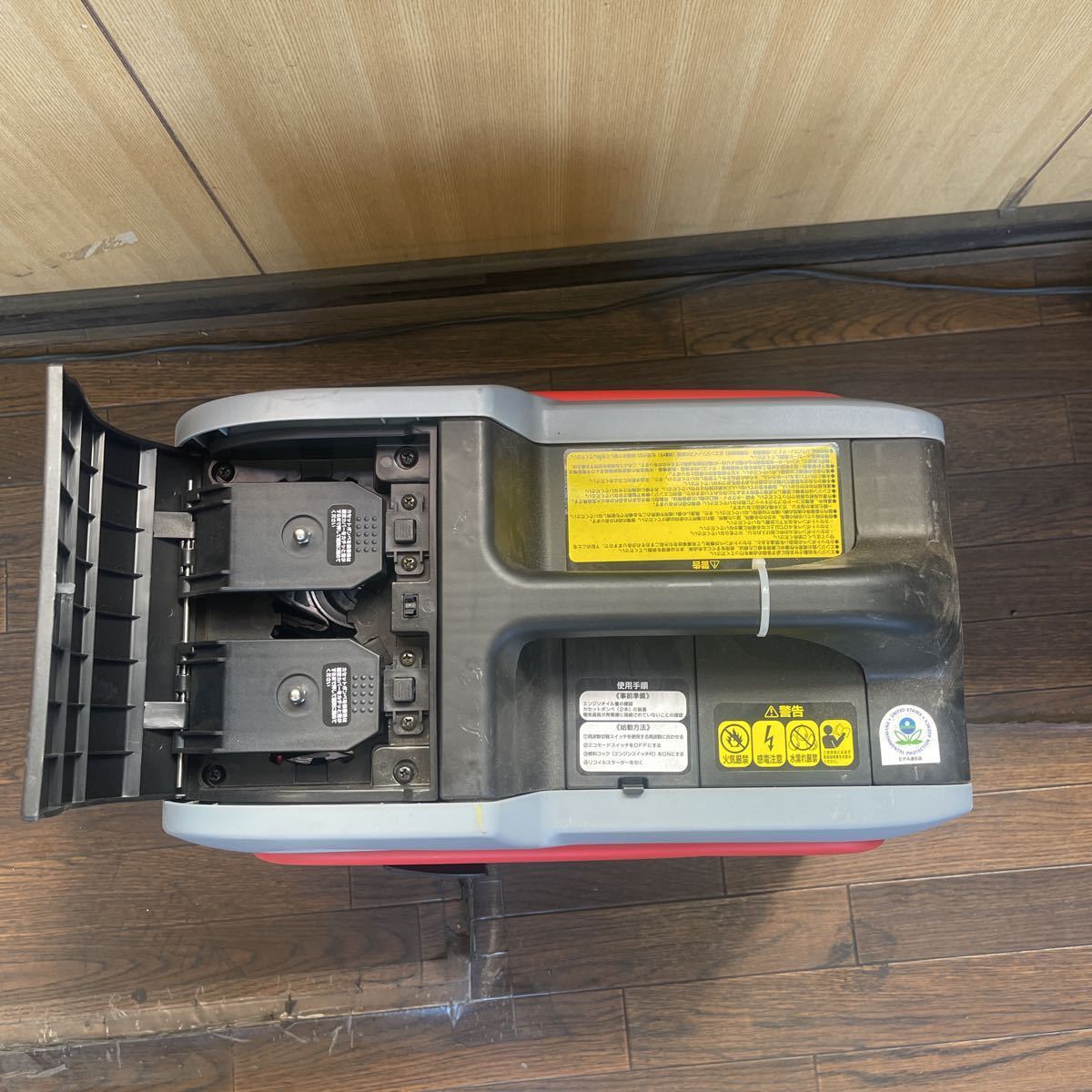 インバーター発電機 EIGG-600D ジャンク品 EIGG-600D カセットボンベ式