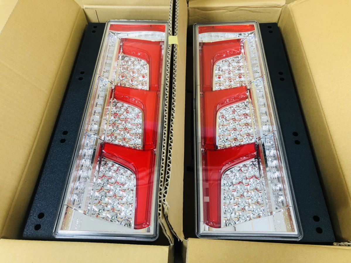 新品未使用 小糸 シーケンシャルタイプ 純正 3連LEDテールランプ