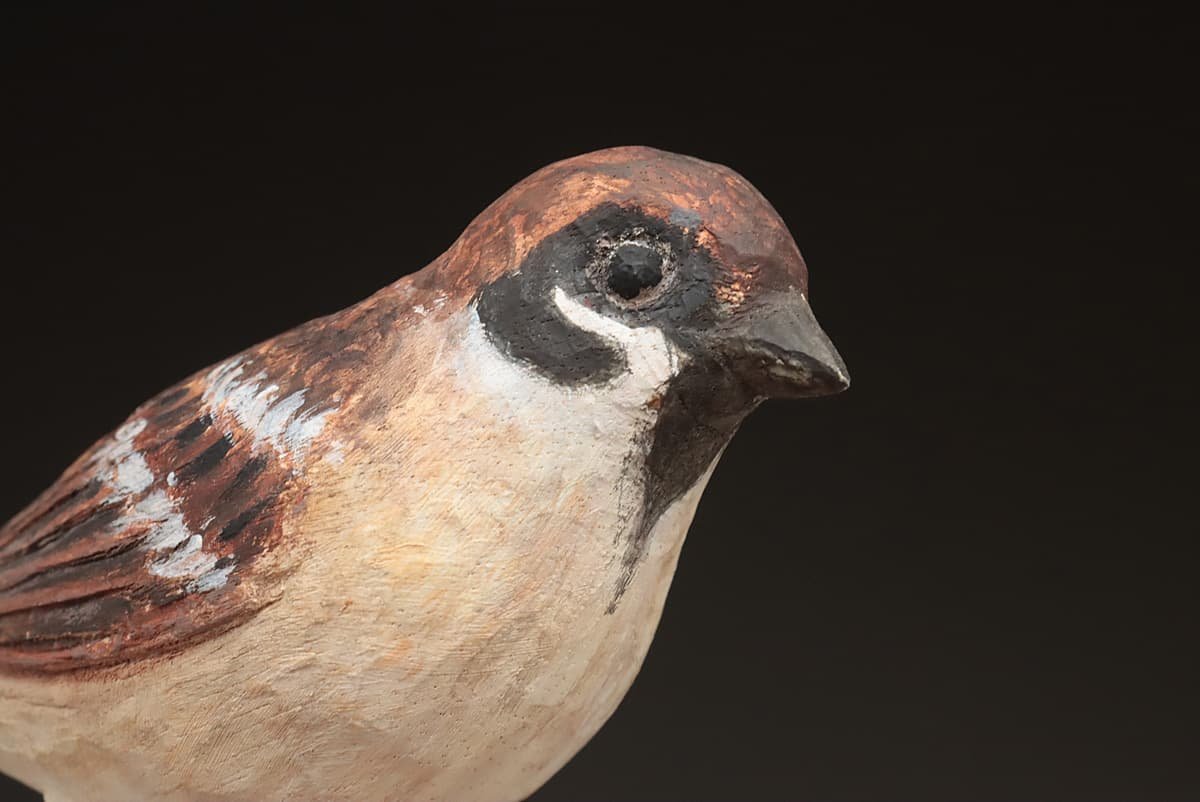 JI239 バードカービング 木彫彩色「雀」高13cm 重130g・木造鳥・木彫