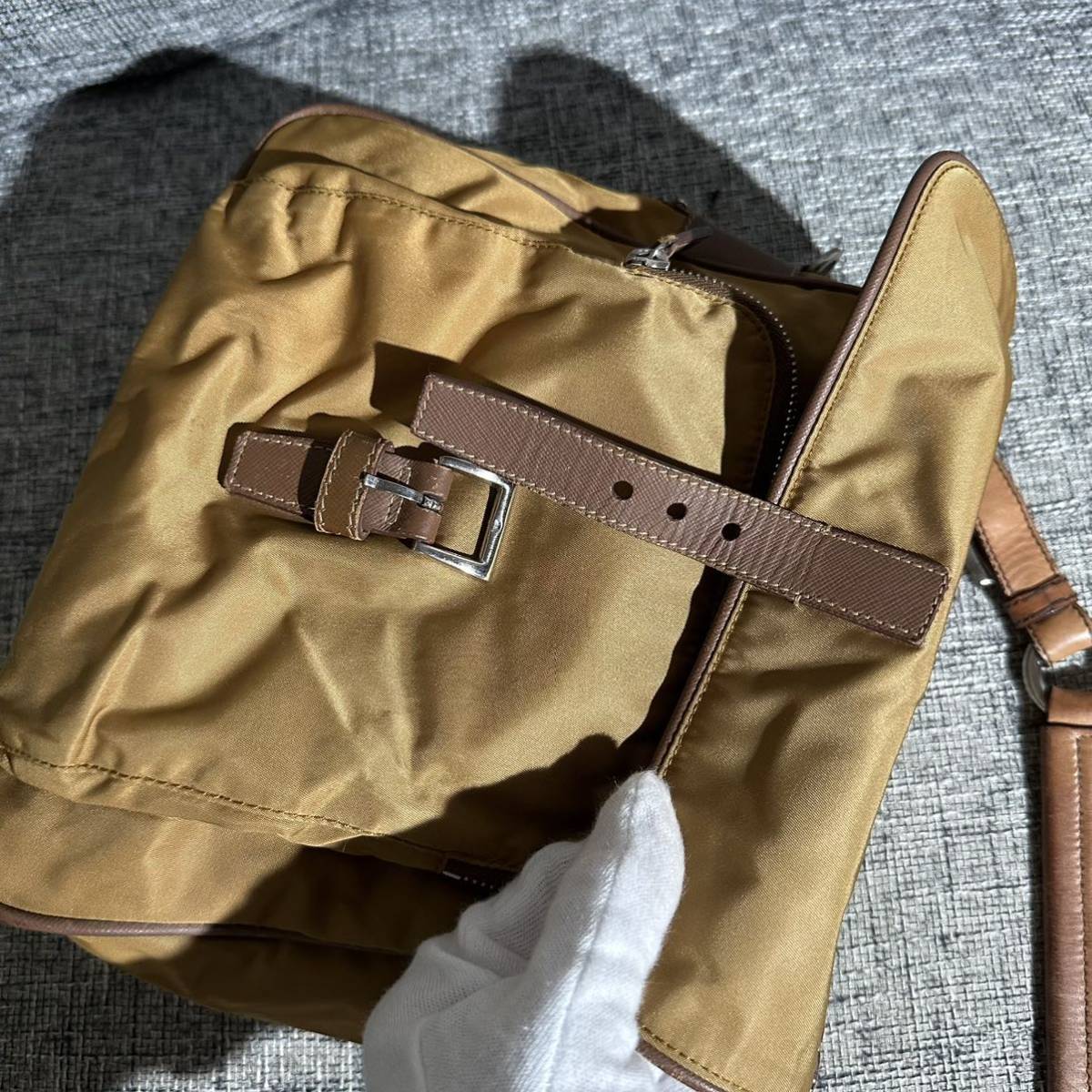 PRADA ワンショルダーバッグ 肩掛けかばん 三角ロゴプレート カーキ 