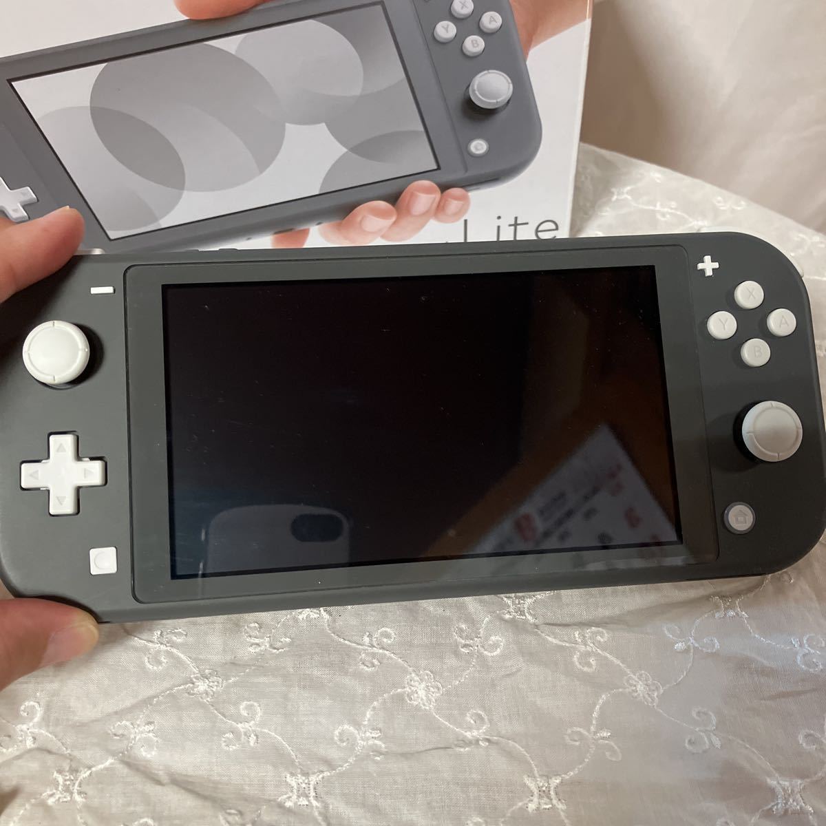 任天堂スイッチ Nintendo switch Lite 本体、充電器付き Switch