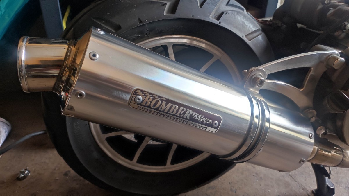 アドレスV125S タケガワ サイレントボンバーマフラー 転倒傷なし美品だ