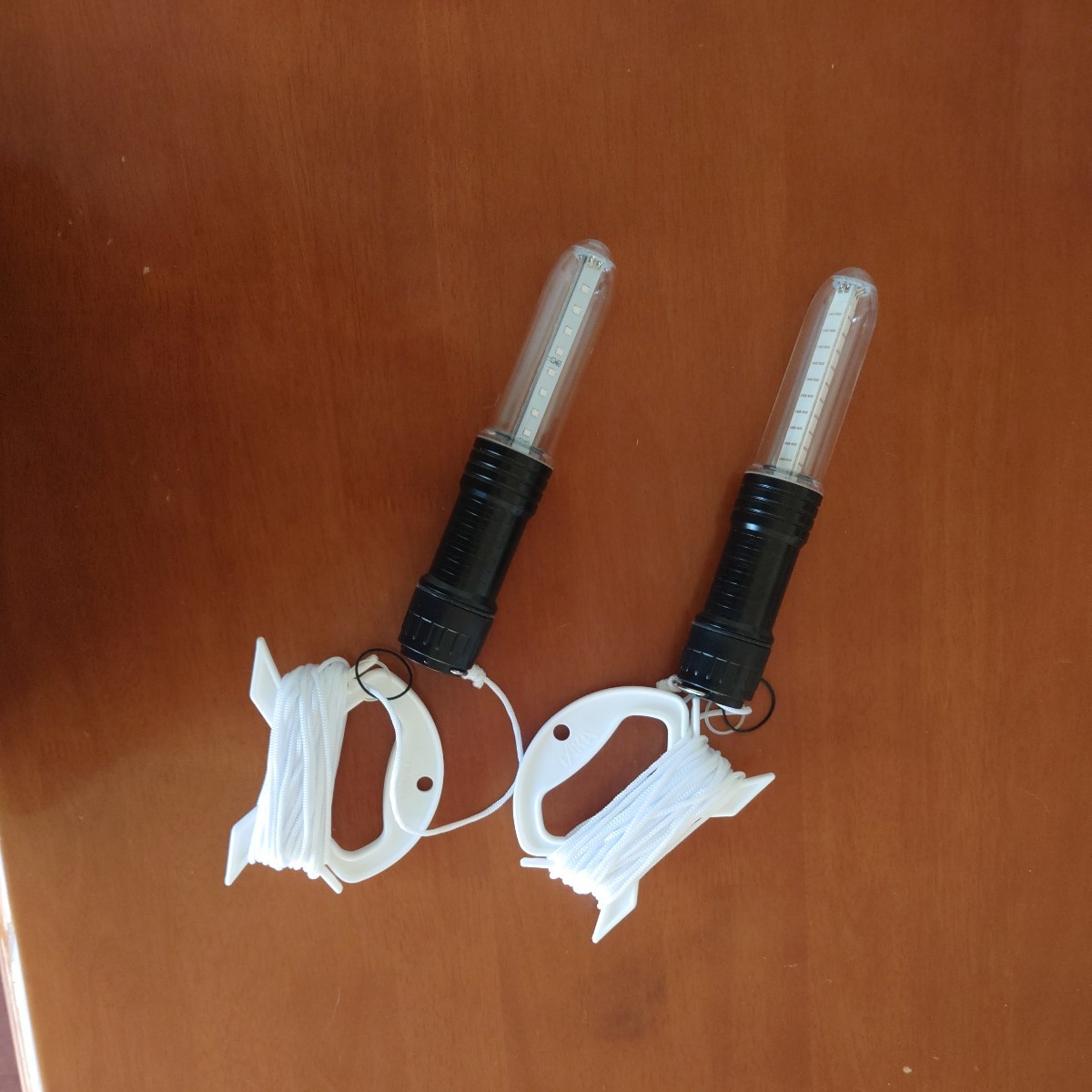 集魚ライト ＶＯＬＴ ボルト 赤 緑 青 取っ手紐付き 集魚灯 二個セット