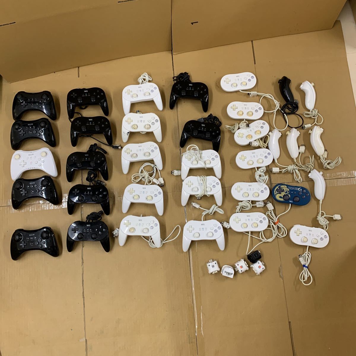  ニンテンドー Wii U ウィー ヌンチャク 周辺機器 コントローラー まとめ 動作未確認 ジャンク扱い 0926-218(アクセサリ、周辺機器)｜売買されたオークション情報、yahooの商品情報をアーカイブ アクセサリ、周辺機器