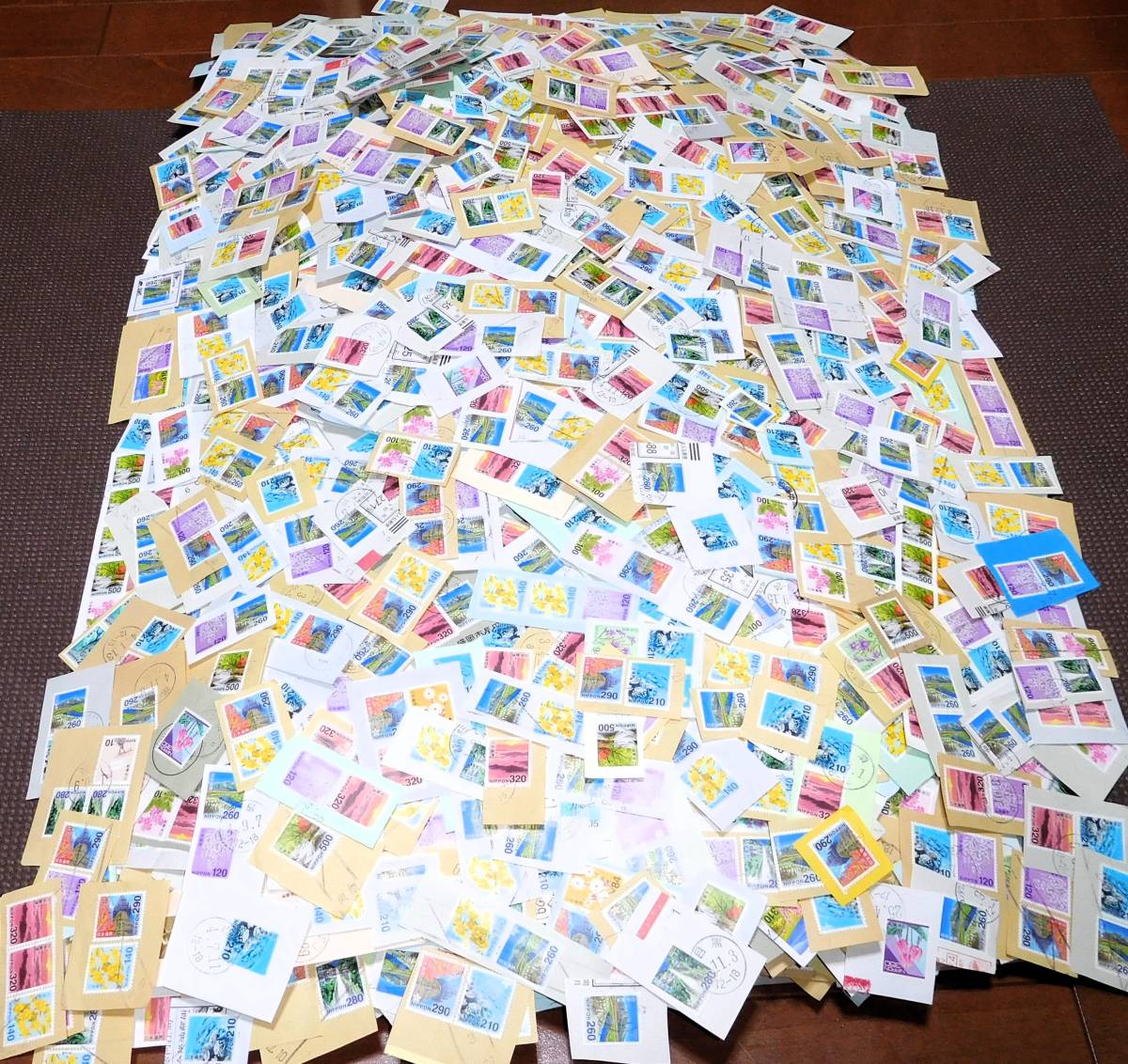 【済】 ボックス 普通切手 小型記念切手 使用済み紙付切手 出品者計量・正味9kｇ超 1円～