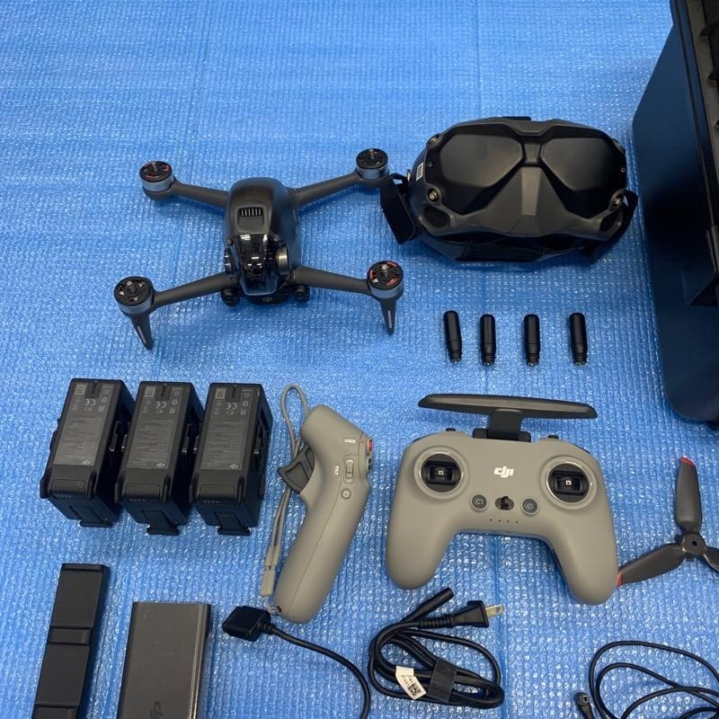 ◇美品◇DJI fpv combo コンボ ドローン 送信機 ゴーグル ◇美品◇DJI fpv combo コンボ ドローン 送信機 ゴーグル