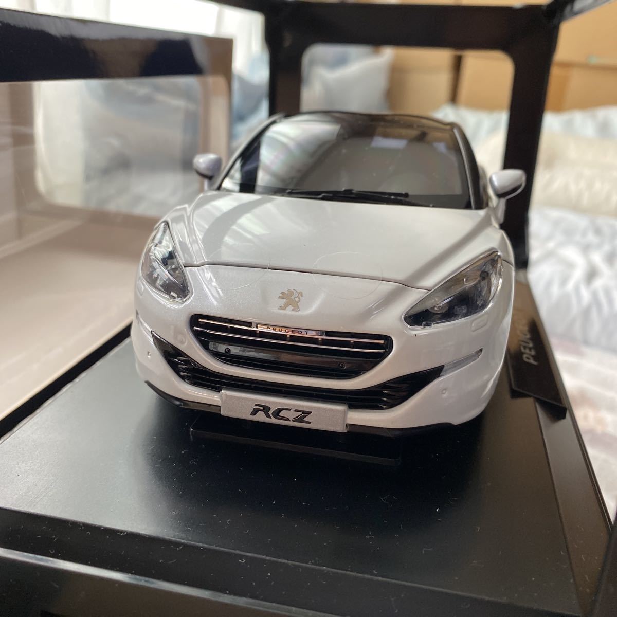 ノレブ　プジョーRCZ Mi-Vie 後期型　(1/18)