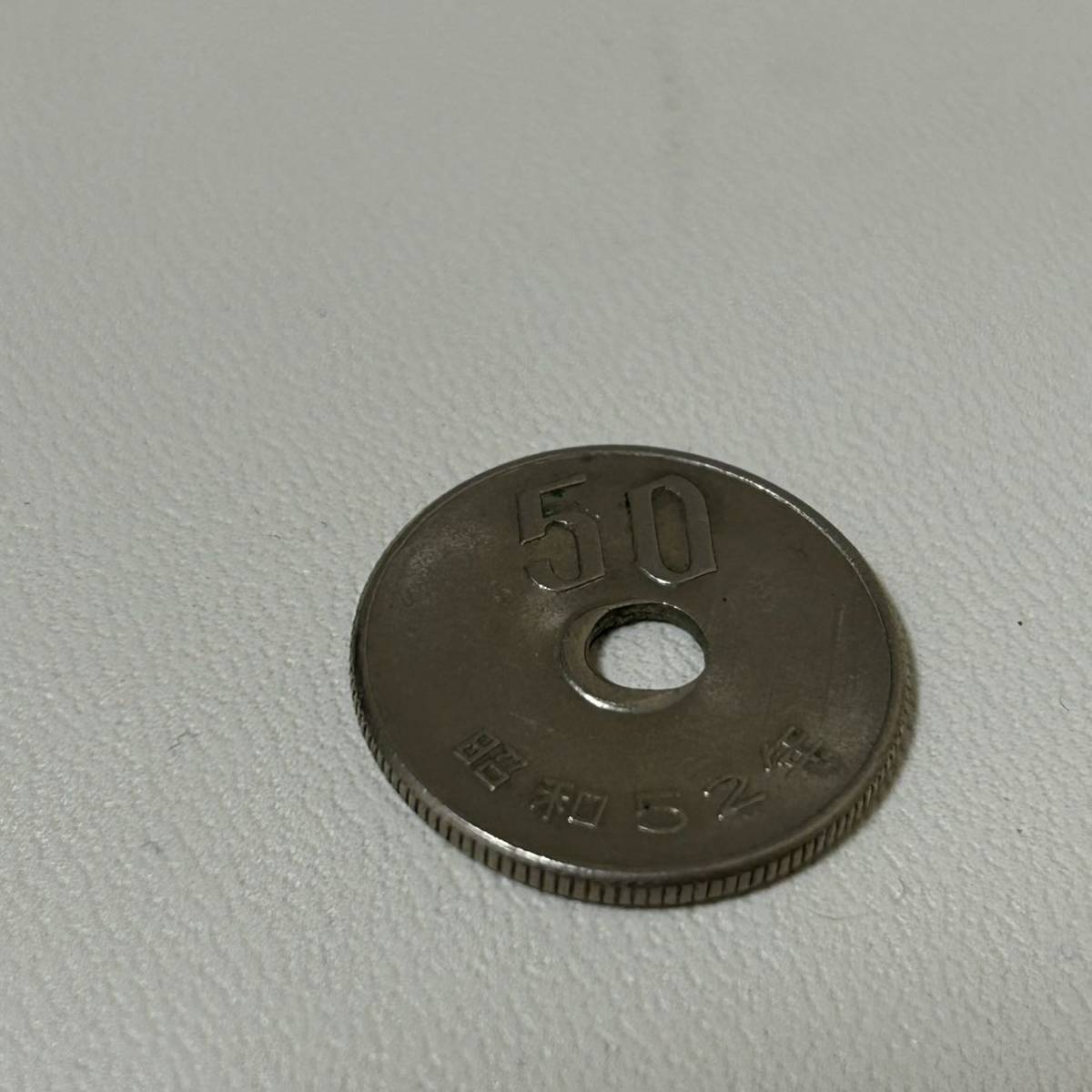 50円玉の穴がずれている！これって価値はあるの？