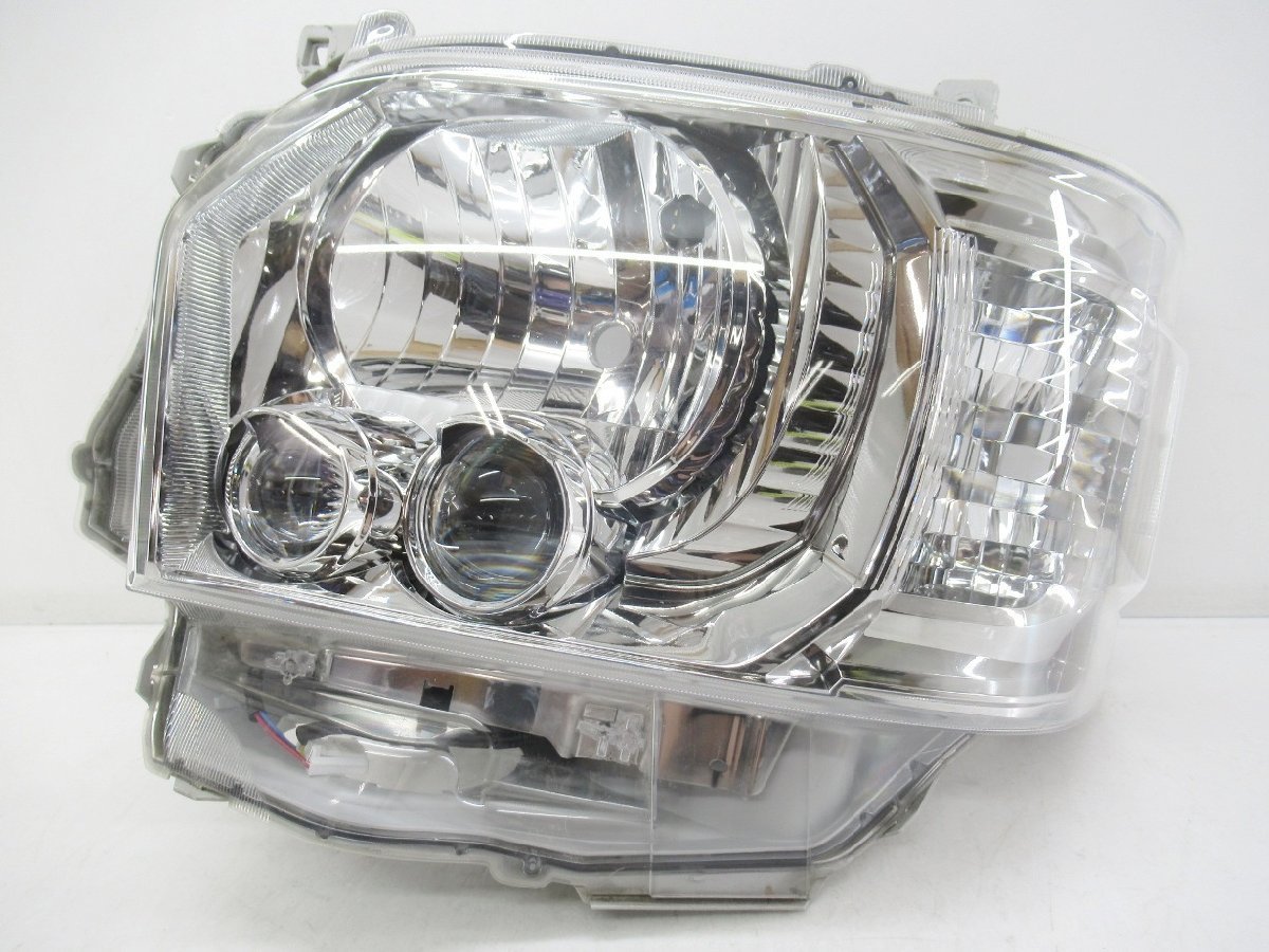 車 トヨタ純正 TRH200 ハイエース 後期 LEDヘッドライト左側 200系