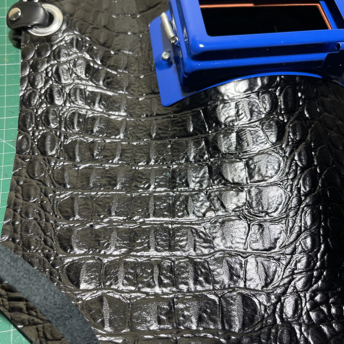 皮面 革面 溶接面 クロコ型押しブラック ミックスカラー 皮面 革面