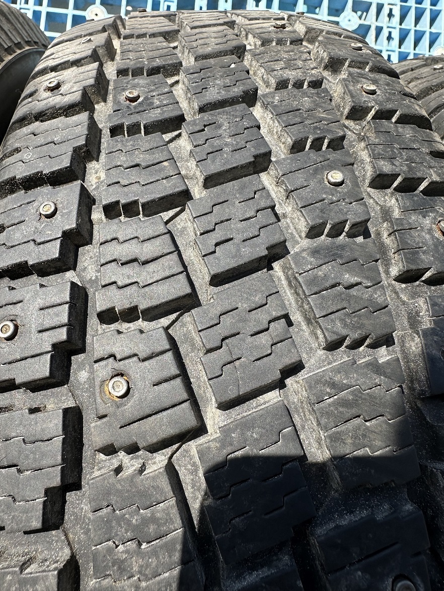 ９分山 ４本 HANKOOK ZOVAC HPW401 215&frasl;70R&frasl;15 98Q スパイク
