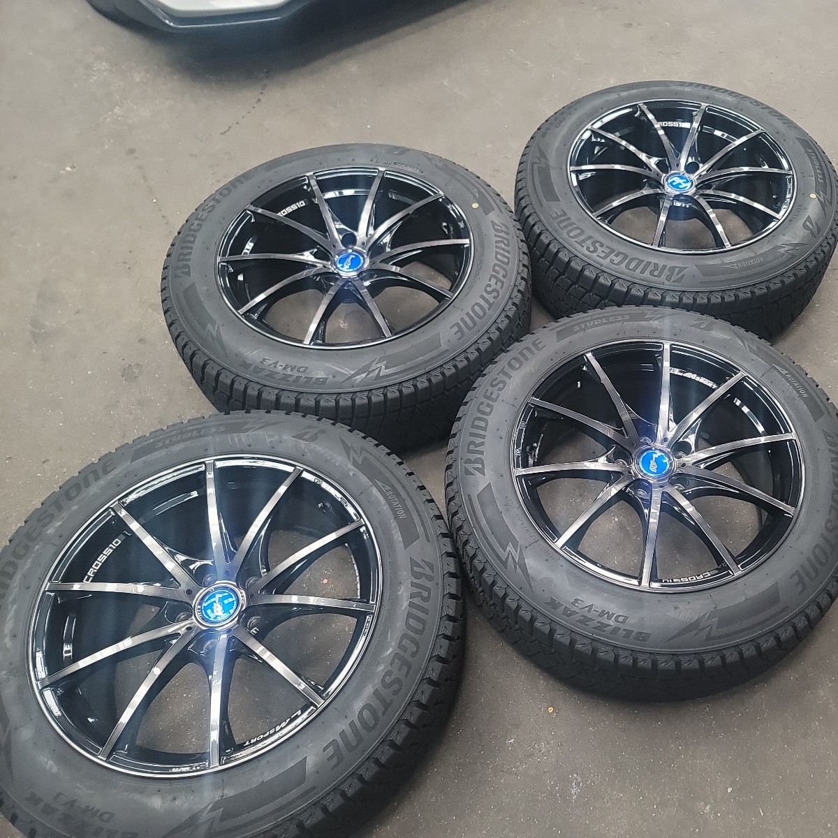 スタッドレス アルミセット ブリヂストン ブリザック DMーV3 225/60R18 LMスポーツ ハリアーなどに 18インチ 美品