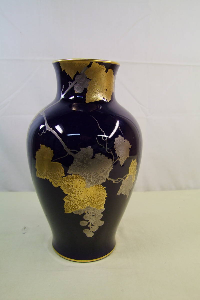 大倉陶園 オークラ 瑠璃金蝕ぶどう 花器 花瓶 花生 28cm
