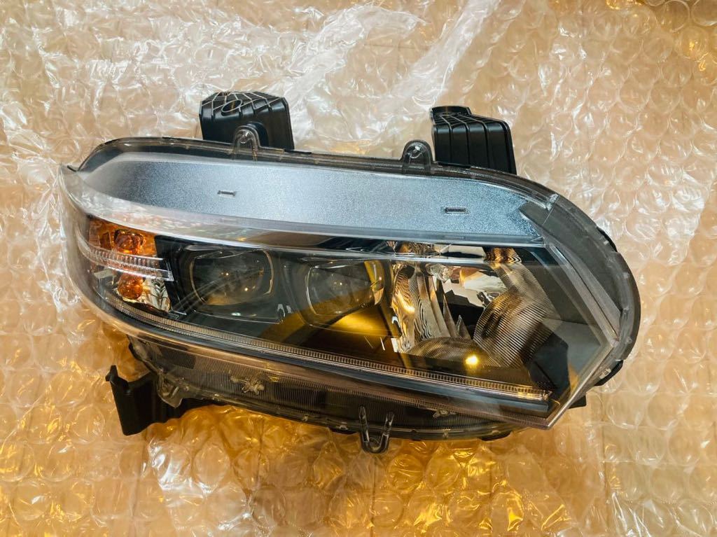 ホンダ　S660　JW5　右ヘッドライト　STANLEY　W2301 中古 JW5 S660 STANLEY S660★右ヘッドライト 88-956-S★LED 右ヘッド