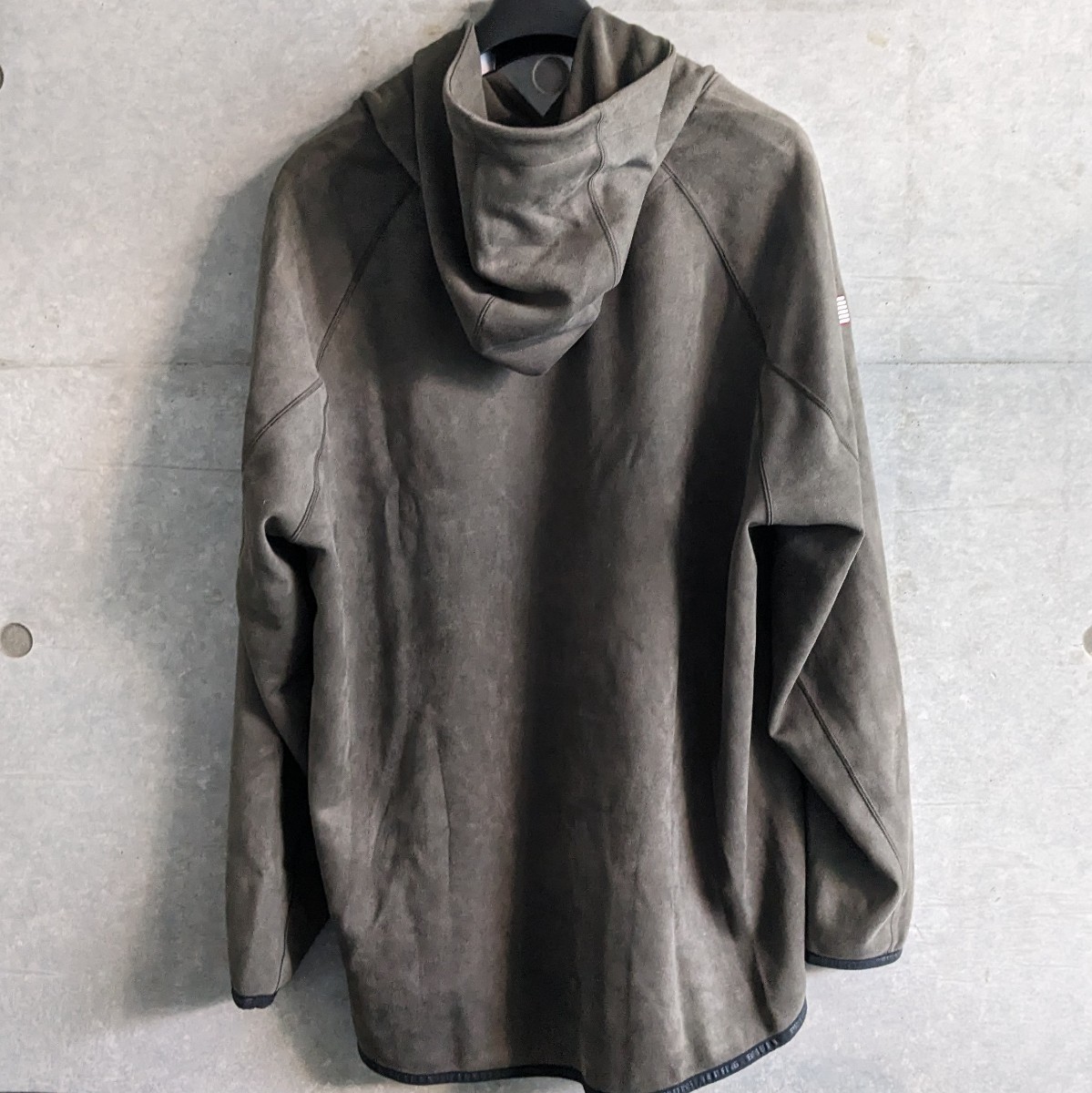 BRIEFING - MENS SUEDE HOODIE ⁄ ロゴ スエード パーカー ブラック