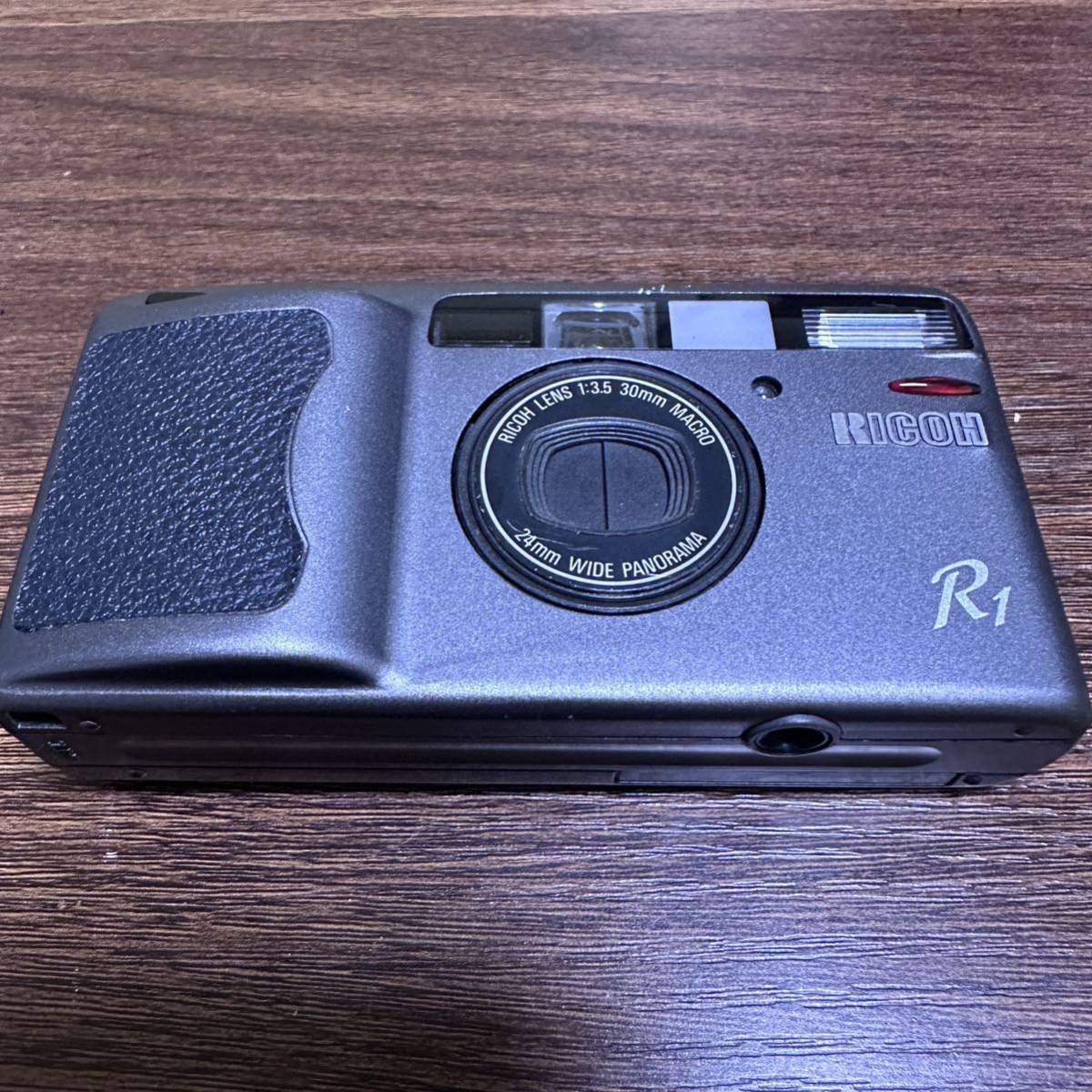 RICOH R1 フィルムカメラ 薄型 30mm コンパクト【予備電池付】 RICOH R1 35mm フィルムカメラ コンパクトカメラ R1 RICOH コンパクト