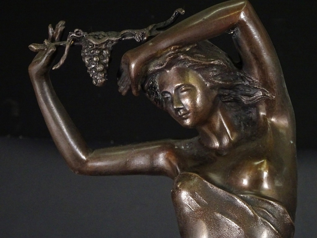 10□ブロンズ像 葡萄を持つ裸婦 オブジェ 置物 アンティーク 高さ約