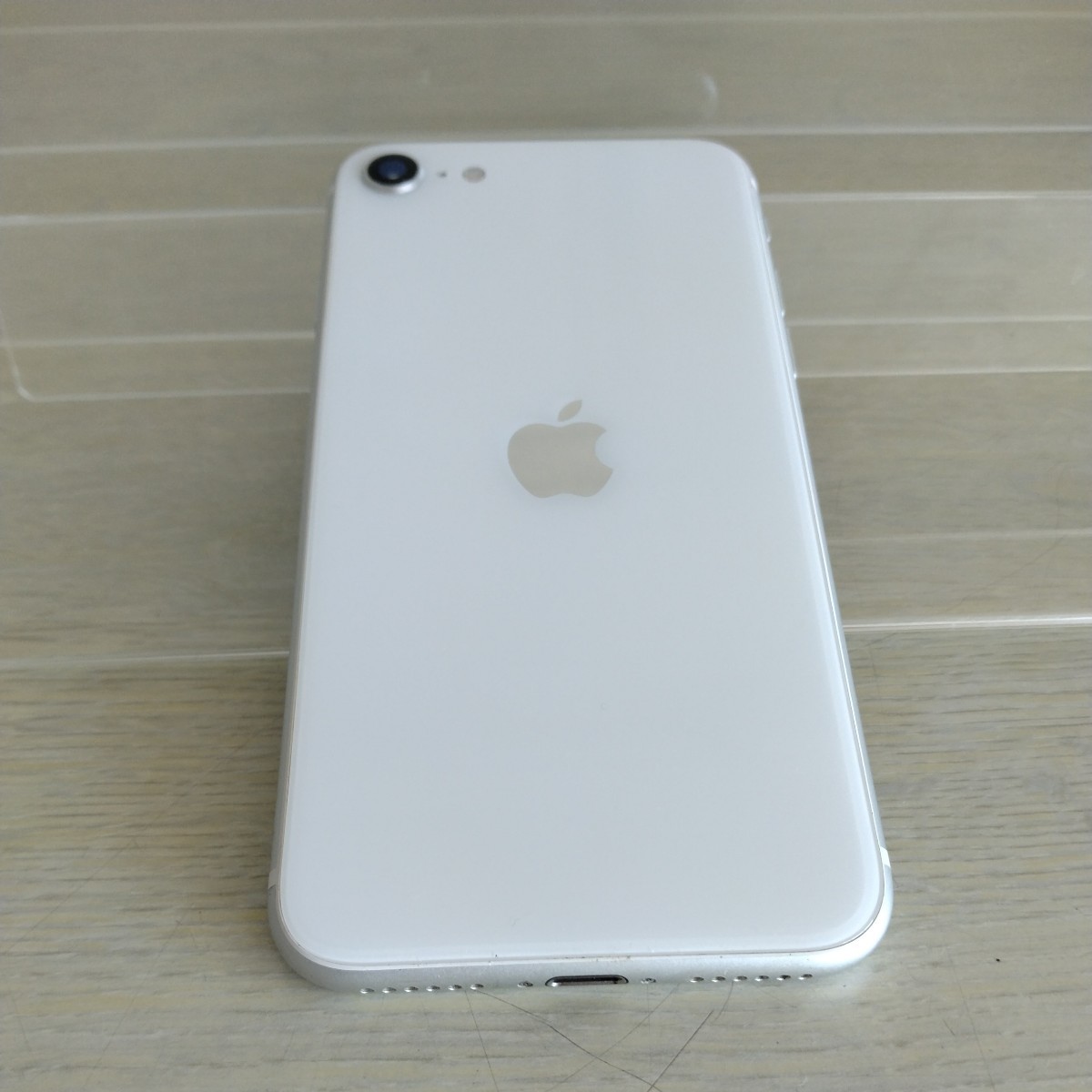iPhoneSE2 ホワイト 64gb UQで使用 画面割れ有り SIMロック解除
