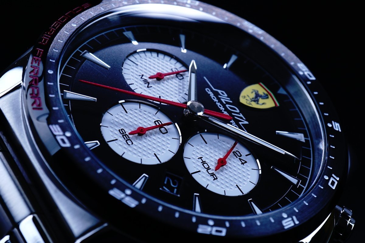 稼働品 Scuderia Ferrari フェラーリ 腕時計 黒文字盤 箱付き 