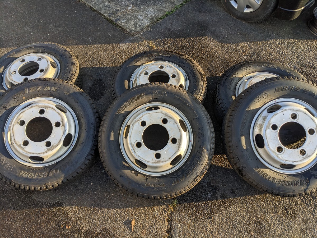 送料無料，爆買い エルフ 15インチ 195/75R15 109/107L LT BLIZZAK W979スタッドレスタイヤ付 6本セット 17年製(タイヤ・ホイールセット)｜売買されたオークション情報、yahooの商品情報をアーカイブ公開 - オークファン タイヤ・ホイールセット
