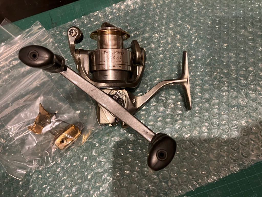 SHIMANO TWIN POWER2500HGSの ジャンク品　部品取り？ SHIMANO TWIN POWER /2500HGS ジャンク SHIMANO TWIN POWER2500HGSの