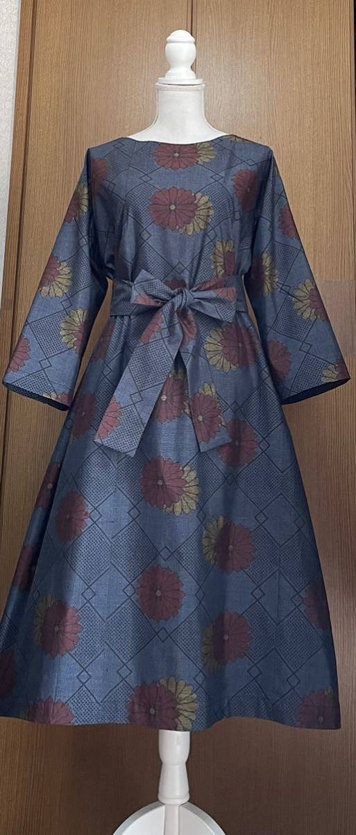 着物リメイク 藍地に花柄 大島のAラインワンピース リボン(紐ベルト