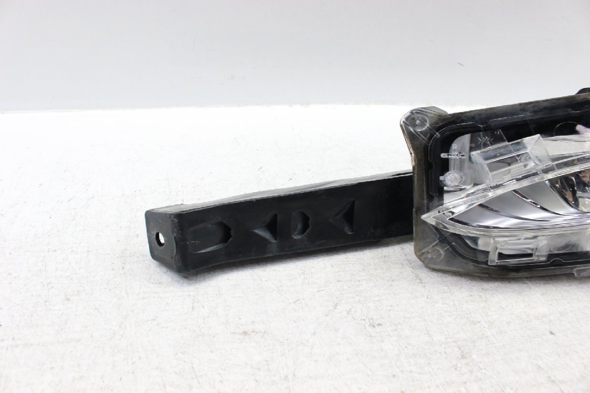 レクサス LED AGZ10 後期3眼LED 右ヘッドライト純正KOITO 美 美品/破損無　レクサス　NX200　AGZ10 前期　LED　フォグランプ　左　左側　コイト　78-7　81220-78010　302049