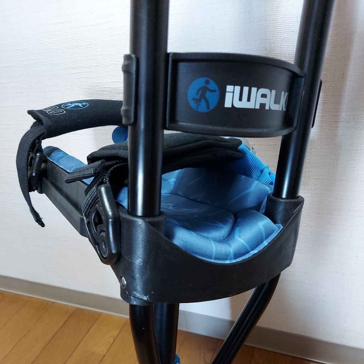 iWALKFree3.0（アイウォークフリー3.0）ハンズフリー松葉杖 中古【即決 