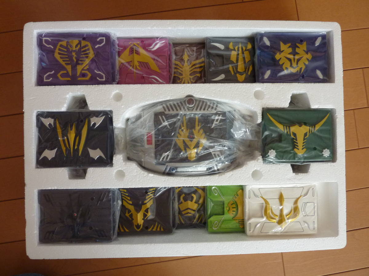 バンダイ コンプリートセレクション Vバックル 仮面ライダー龍騎 +