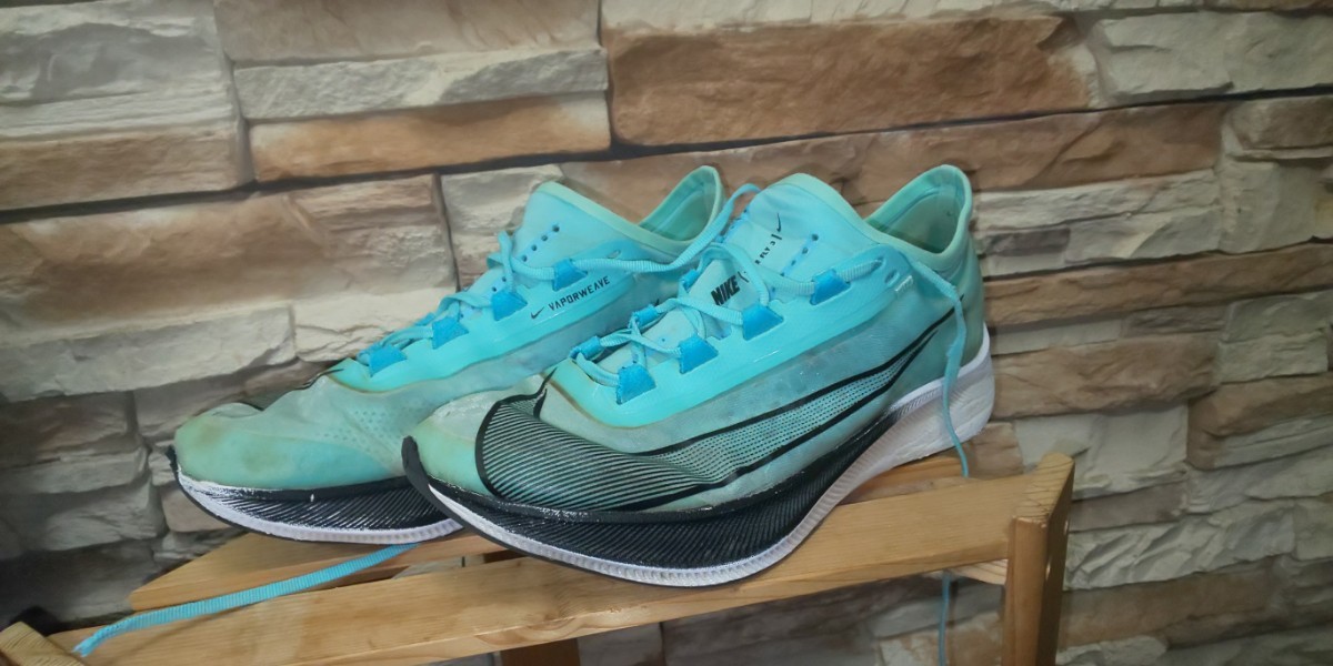 使用品 ナイキ ランニングシューズ ズームフライ3 厚底シューズ 箱根 サイズ26.0か26.5cm