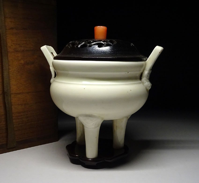 中国白磁香炉、徳化白磁 唐物 香炉 中国古玩 白磁 時代物 徳化窯 唐木台 緑屋f□