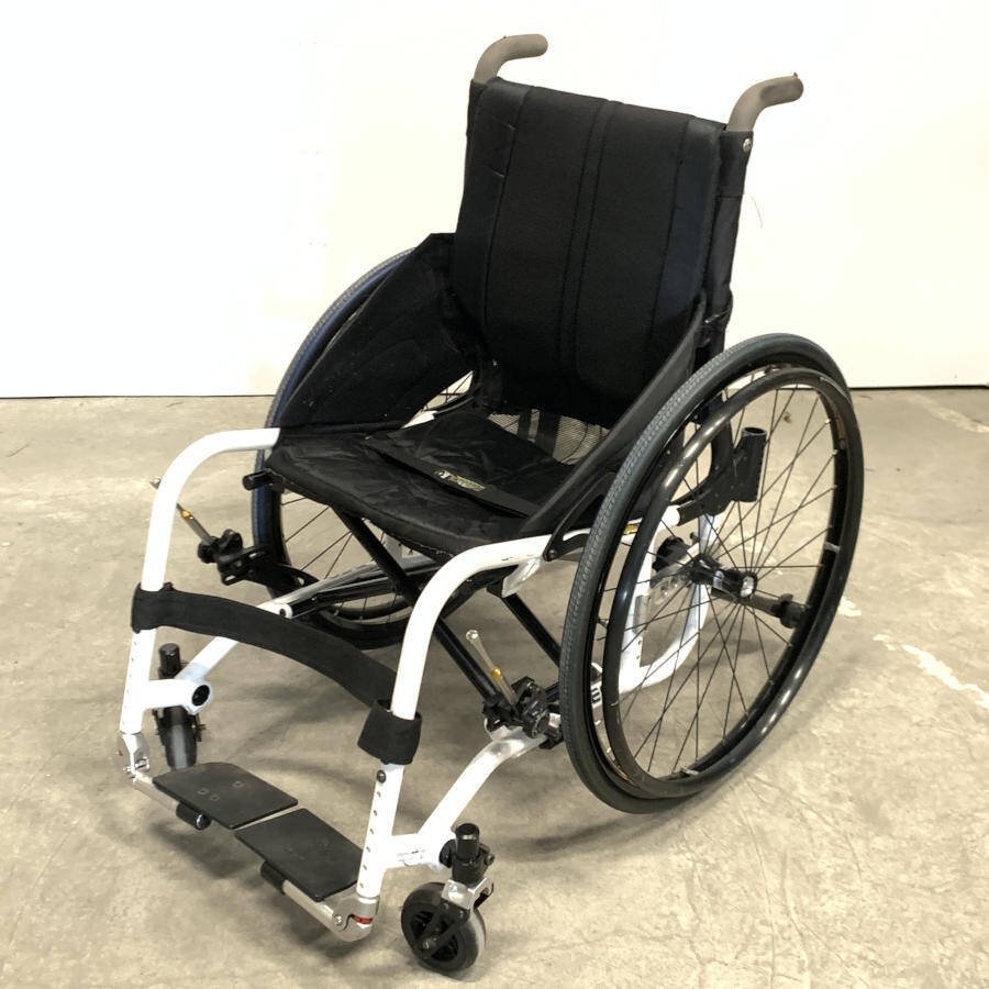 近畿配達は3千引 バッテリー2本♪ WHILL Model C 電動車椅 シニア