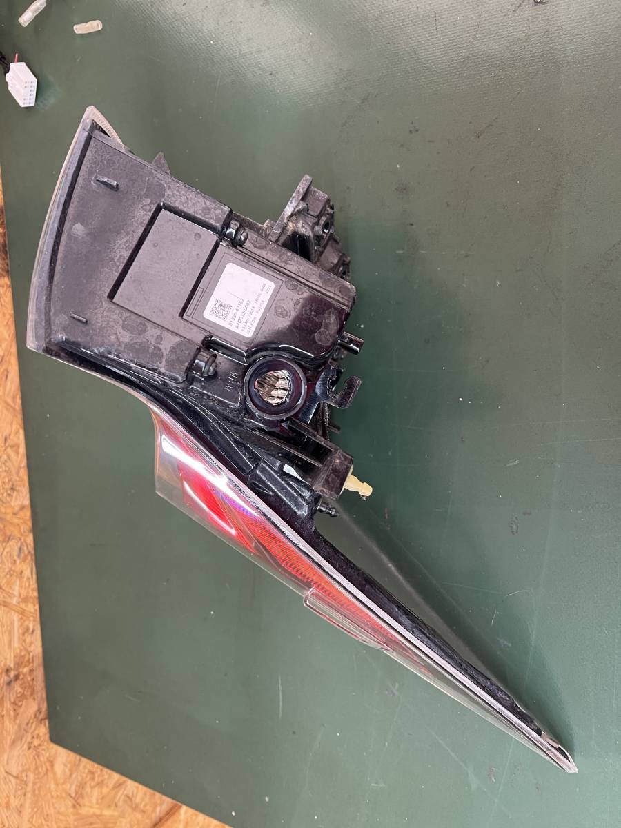50プリウス ZVW50 ZVW51 左 テールランプ 上側 81560-47152 47-87 47