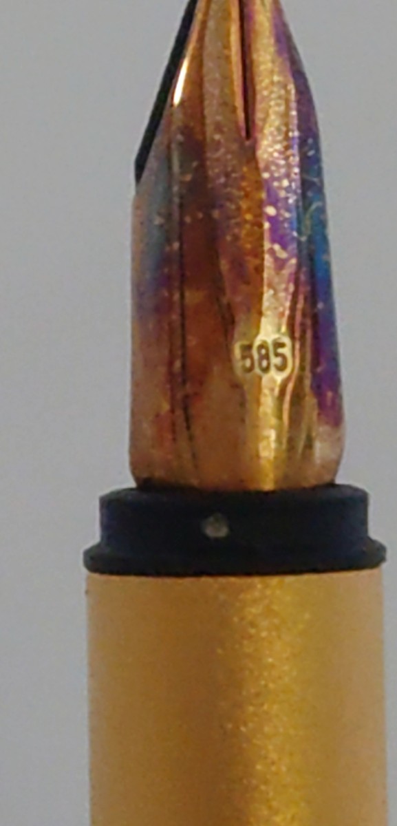 MONTBLANC 万年筆 ゴールドカラー ペン先585 MONTBLANC/ モンブラン/ ペン先 585刻印/14金/ゴールドカラー/ 箱