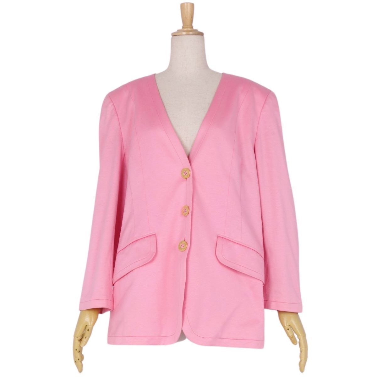 レオナール LEONARD FASHION ジャケット ノーカラージャケット 無地 ロゴボタン アウター レディース 13AR ピンク cg11ds-rm04f07588