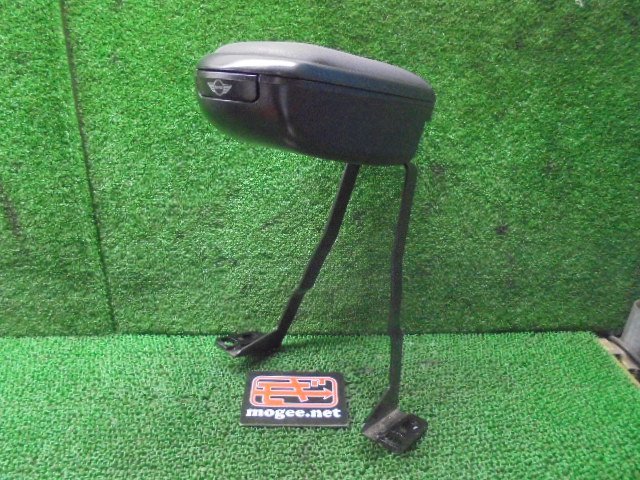 8EW4652 2N1)) BMW ミニ ABA-MF16S 2009年 R56 クーパーS右ハンドル 純正 フロントアームレストコンソール