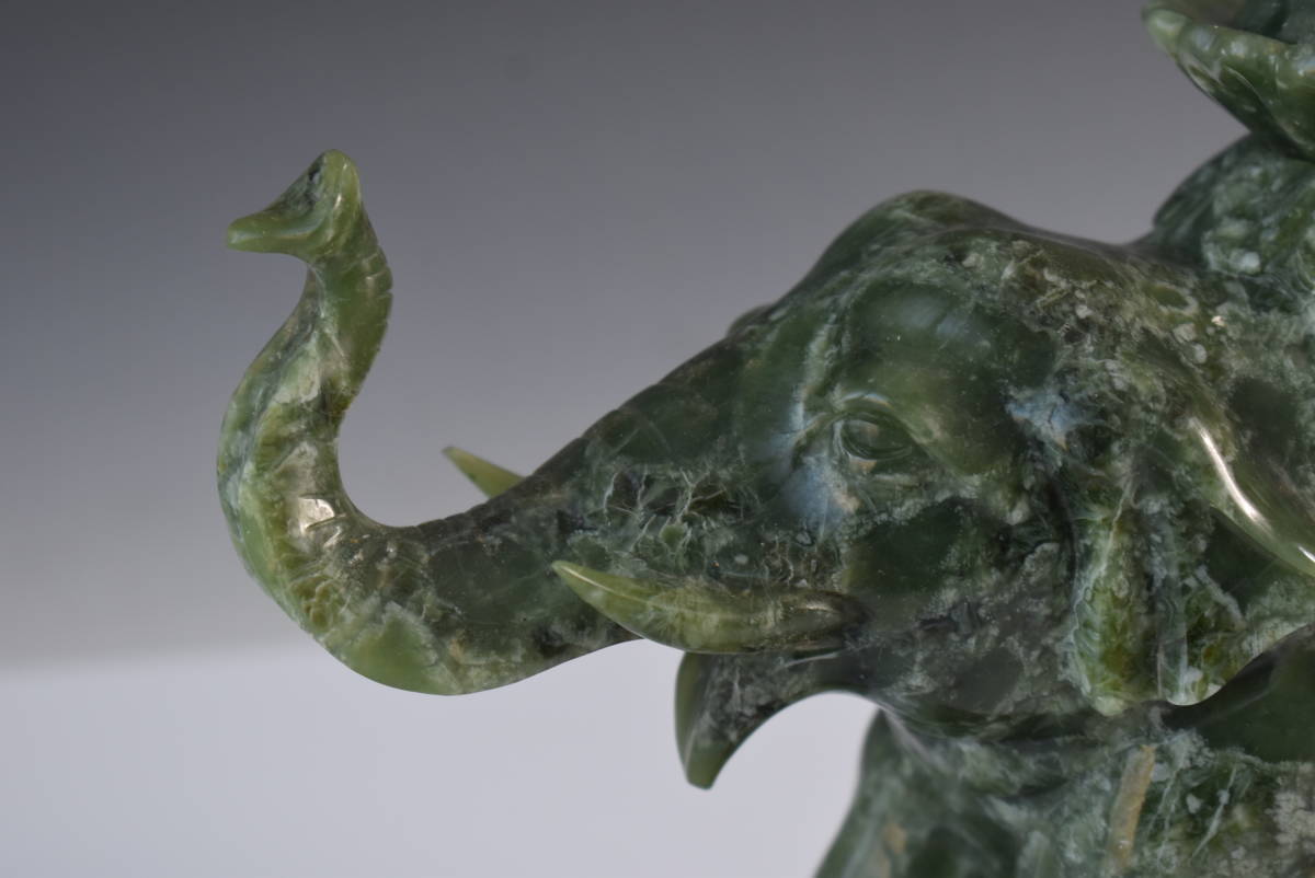 名古屋骨董店】中国美術翡翠 象 細密彫刻 蓋物 置物 天然石 玉石