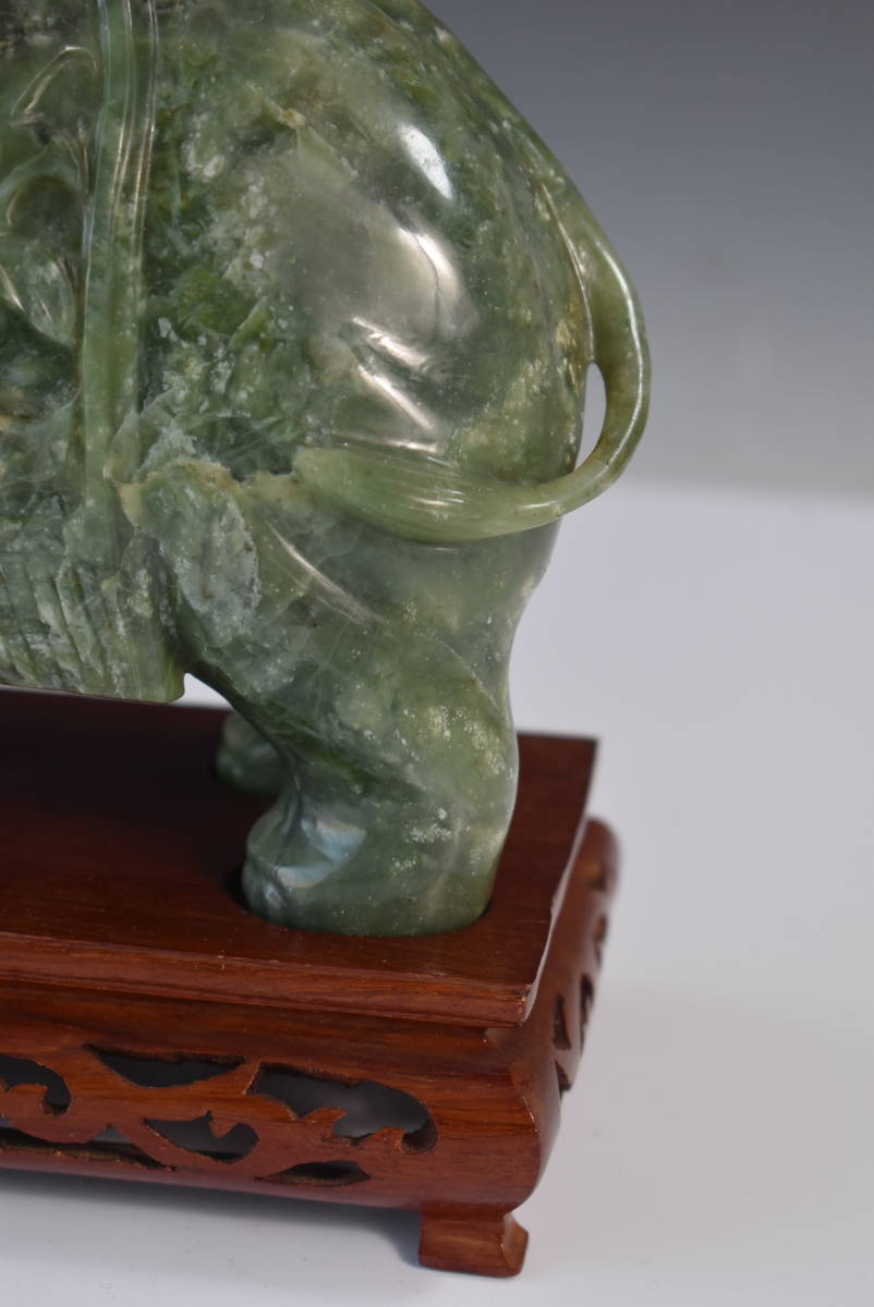 名古屋骨董店】中国美術翡翠 象 細密彫刻 蓋物 置物 天然石 玉石