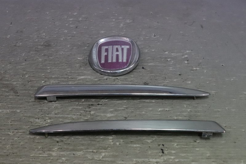 フィアット 500 ラウンジ 右ハン(31212) 純正 フロント オーナメント エンブレム メッキモール 3点 735425616 735425617 ST4650 p040766